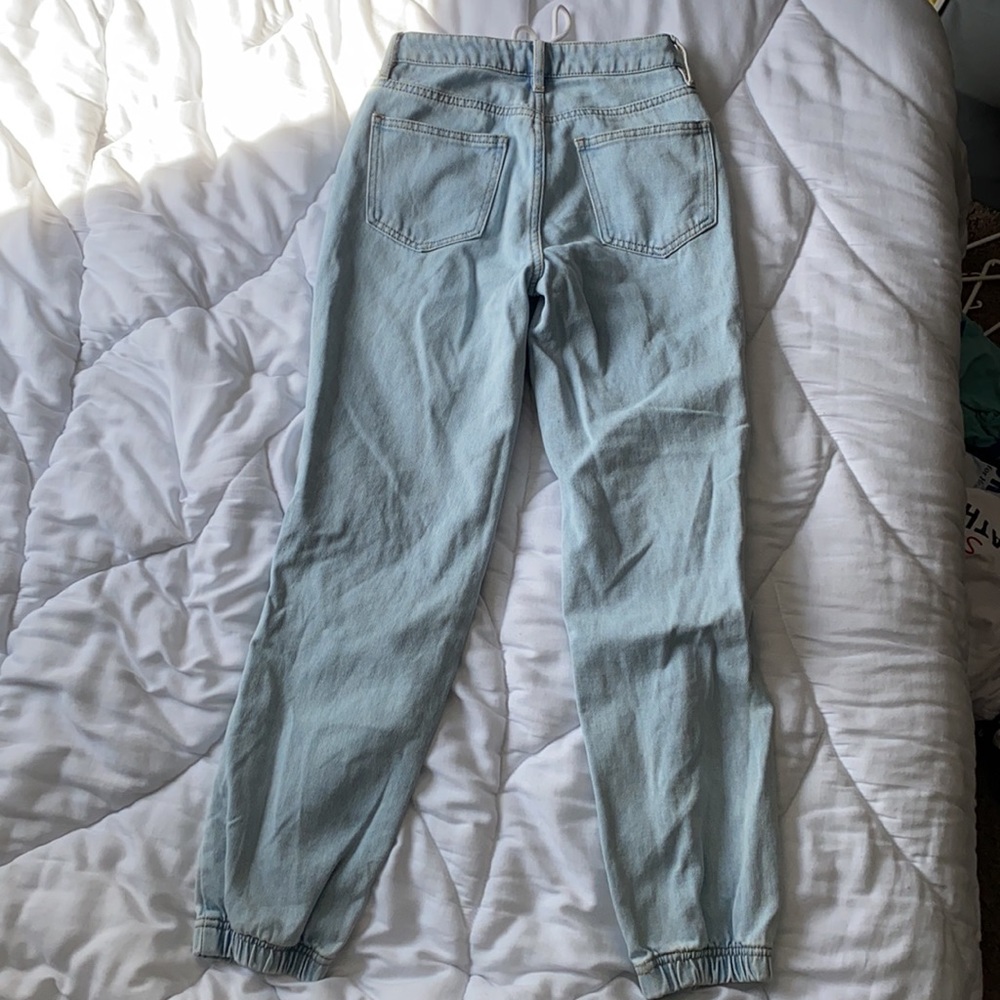Mom jeans with tie and jogger bottoms - Picture 2 of 3